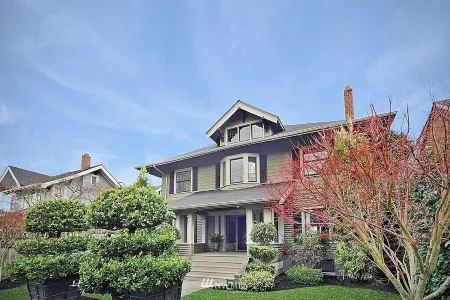 Clean, modern basement suite in Tacoma Отели рядом с достопримечательностью «Greater Tacoma Convention & Trade Center»