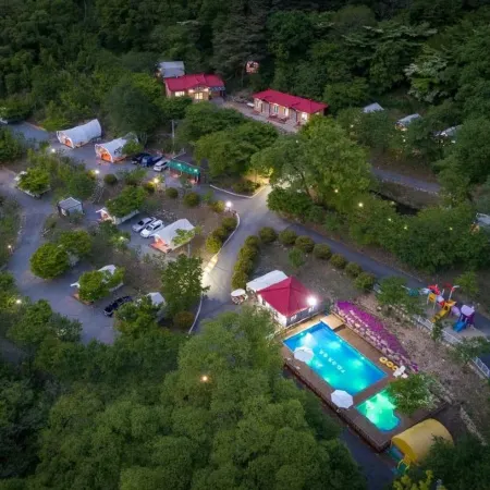 Gyeongju Healing Camp Glamping Отели рядом с достопримечательностью «Храм Синсонса»
