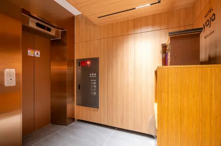 Jeonju Sanchaek Hanok Hotel Отели в г. Чонджу