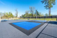 Lakefront on Hamilton! King Size Beds, Pool, Boat Slip & Gorgeous Sunsets! Hotels near Lake Hamilton
