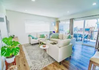 Charming 1-bedroom beach house in downtown Manhattan Beach steps from the sand 曼哈頓海灘住宿飯店