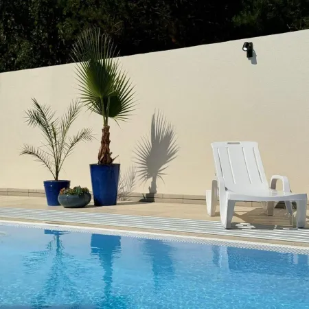 Comfortable, Convenient Apartment, Pool Included