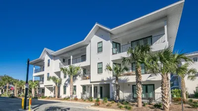 Hidden Lake Condos 321 - Short Walk to Gulf Place