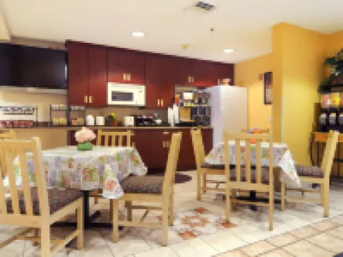 Hometown Inn & Suites Jacksonville Butler Blvd./Southpoint Hotels in Jacksonville