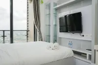 Homey and Warm Studio at Sky House BSD Apartment