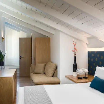 New York Luxury Suites Hotels near Byzantine Museum
