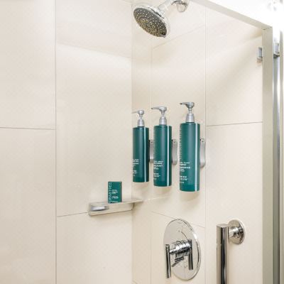 Mobility Accessible Two Double Room with Bathtub DoubleTree by Hilton Hotel Newark Airport Promo Code