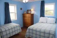 Deacon on Dolphin! Quaint 3rd Row Beach House with Ocean Views!