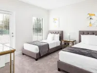 Lovely 2 Bed 2 Bath Town Home-2Sltth1 2 Bedroom Townhouse by RedAwning