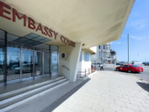 Deco Seafront - Seafront Apartment - Sleeps up to 6