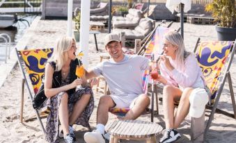 Apartment Sneekermeer with Water Sports Access