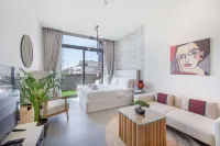 Czechin - Signature Livings Hotels near Liwa desert