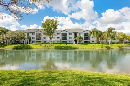 Tucker at Palm Trace Landings Fort Lauderdale Отели рядом с достопримечательностью «FLL Airport Flight Landing View Point»