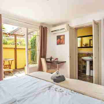 Tom's Guest House Rooms