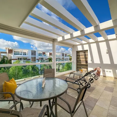 Incredible 3 Br Penthouse w BBQ & Jacuzzi