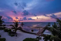 Indigo Belize 1b 3 Bedroom Condo by RedAwning Hotels in 