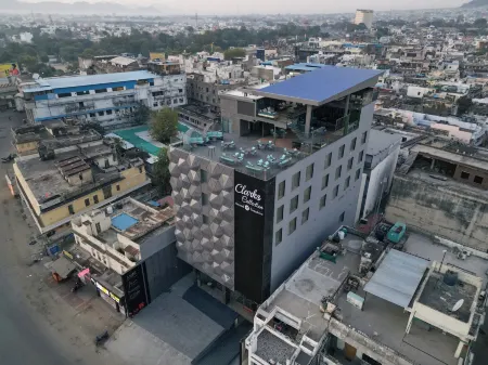 Clarks Collection Grand Sapphire Ajmer Отели рядом с достопримечательностью «Кваджа Гариб Навас Дарга Шариф»