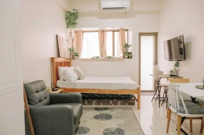 Tropical Bliss in the Metro Hotel in zona Barangay Trapiche Chapel
