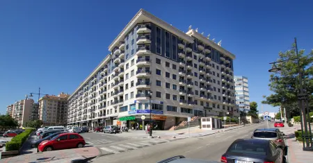 Apartamentos Nuriasol Отели в г. Фуэнхирола