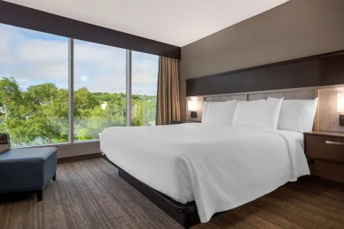 Best Western Plus Chocolate Lake Hotel