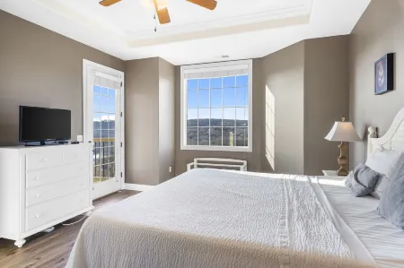 Sunset Retreat - 3 Min from Silver Dollar