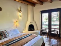 Hacienda Del Sol Hotel in zona The Couse-Sharp Historic Site