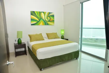 Modern 3 Bedroom Apartment with Sea-Beach View