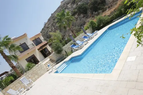 A Three-Bedroom Villa with a Private Pool and Landscaped Garden Wi-Fi