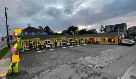 The Star Trek - Uss Enterprise Room at the Itty Bitty Inn Отели в г. Банкер Хилл