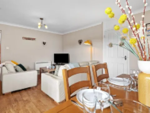 St Helens Apartment 1 - Short Walk to Beach Hotels in Amroth