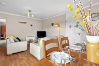 St Helens Apartment 1 - Short Walk to Beach