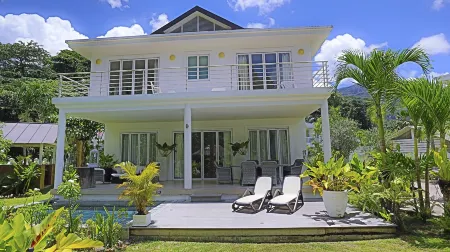 Les Jolies Eaux Villa - Chateau Elysium