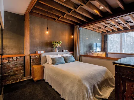 The Thomas Gregg Apartments Отели в г. Данидин