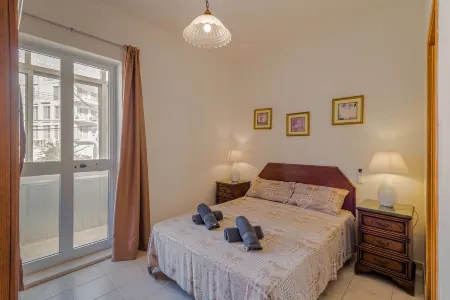 Bayview 2 Bedroom Seaview Apartment with Large Terrace with Panoramic Views - by Getawaysmalta