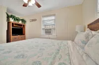 ST Pet Friendly Beachside Bungalow #2 & BBQ Grill Hotels in Indian Rocks Beach