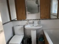 3 Bed House - Sleeps 6 - Parking - Garden - WIfi Các khách sạn ở Neath