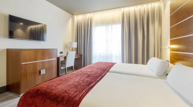 Hotel ILUNION Alcora Sevilla Habitaciones Photos