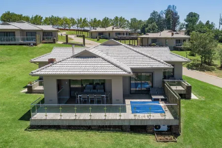 Cayley Mountain Resort Отели в г. Gaints Castle Game Reserve