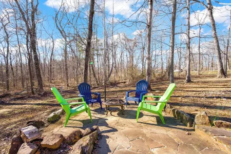 Stay Awhile @ Trailhead Cabins