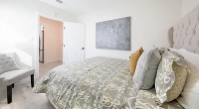 Modern clean relaxing gateway! Close to all LA fun!