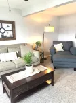 Cozy lakeside cottage near Downtown