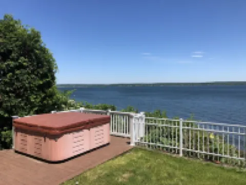 Luxury Waterfront Home with Private Dock & Hot Tub Hotels in Portsmouth