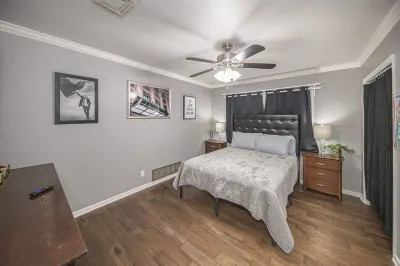 Right At Home-Midland Clermont House w/ Pool and Billiards Hotels near Pilot Travel Center