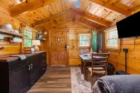 WiFi - Dreamcatcher - Glamping Tiny Cabin in Red River Gorge, Kentucky! Hotels in Beattyville