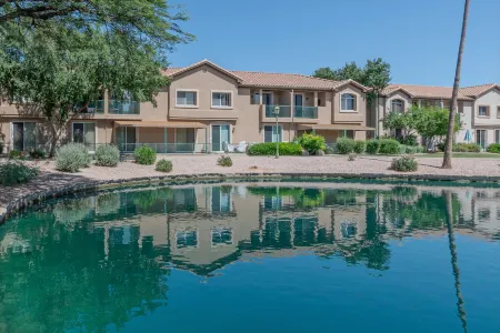 Scenic Lake Views with Heated Pool and Spa - Charming Oasis Отели рядом с достопримечательностью «Arizona State University Polytechnic Campus»