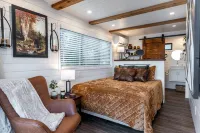 Rooftop Deck and Upscale Amenities - Exquisite Tiny Oasis Hotels in McLennan County
