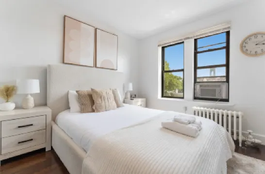 Prime Location and Rooftop Access - Charming Urban Retreat Hotel a 