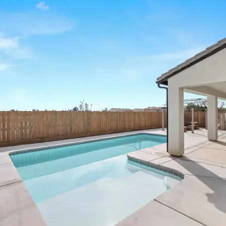 Brand New, Pool, Game Room, BBQ, 2 King Suites!