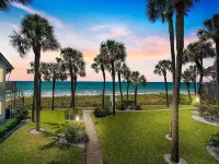 Gorgeous Gulf Views and Spacious Deck - Stunning Beachfront Oasis Hotels in Belleair Beach