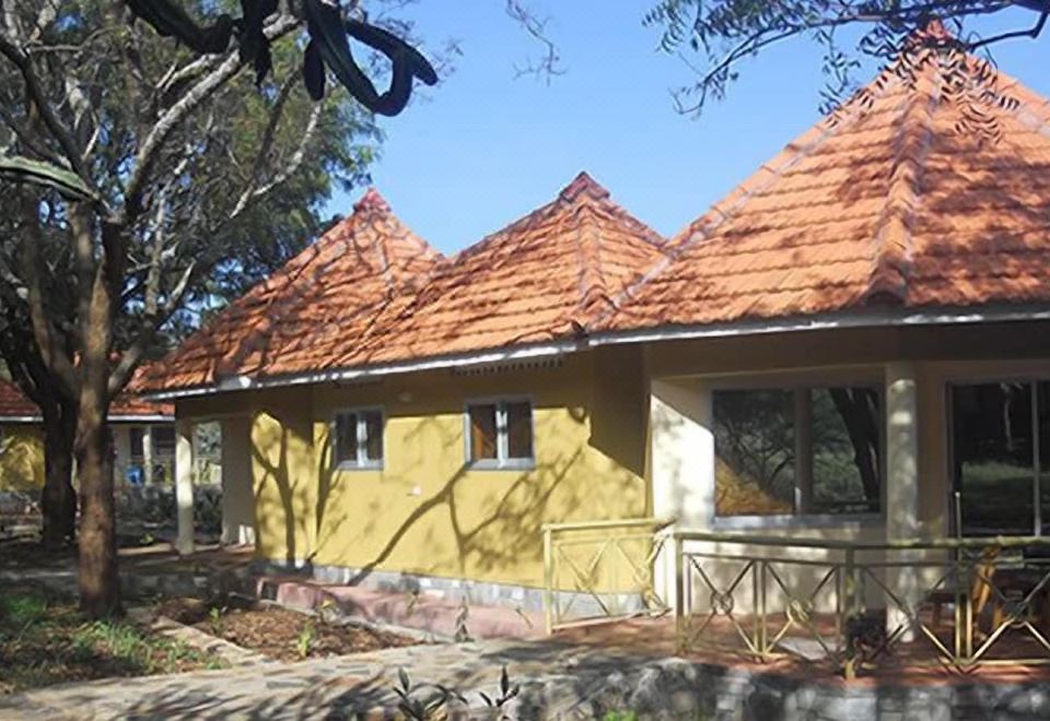 Mount Moroto Hotel - Housity